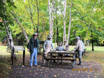 Tom and the statues