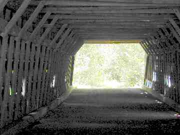 Hammond Bridge Note extreme racking Photo by Joe Nelson, Aug. 19, 2003