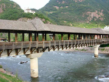 Bolzano, South Tyrol Covered Bridge Photos by Gregor Wenda July 3, 2005